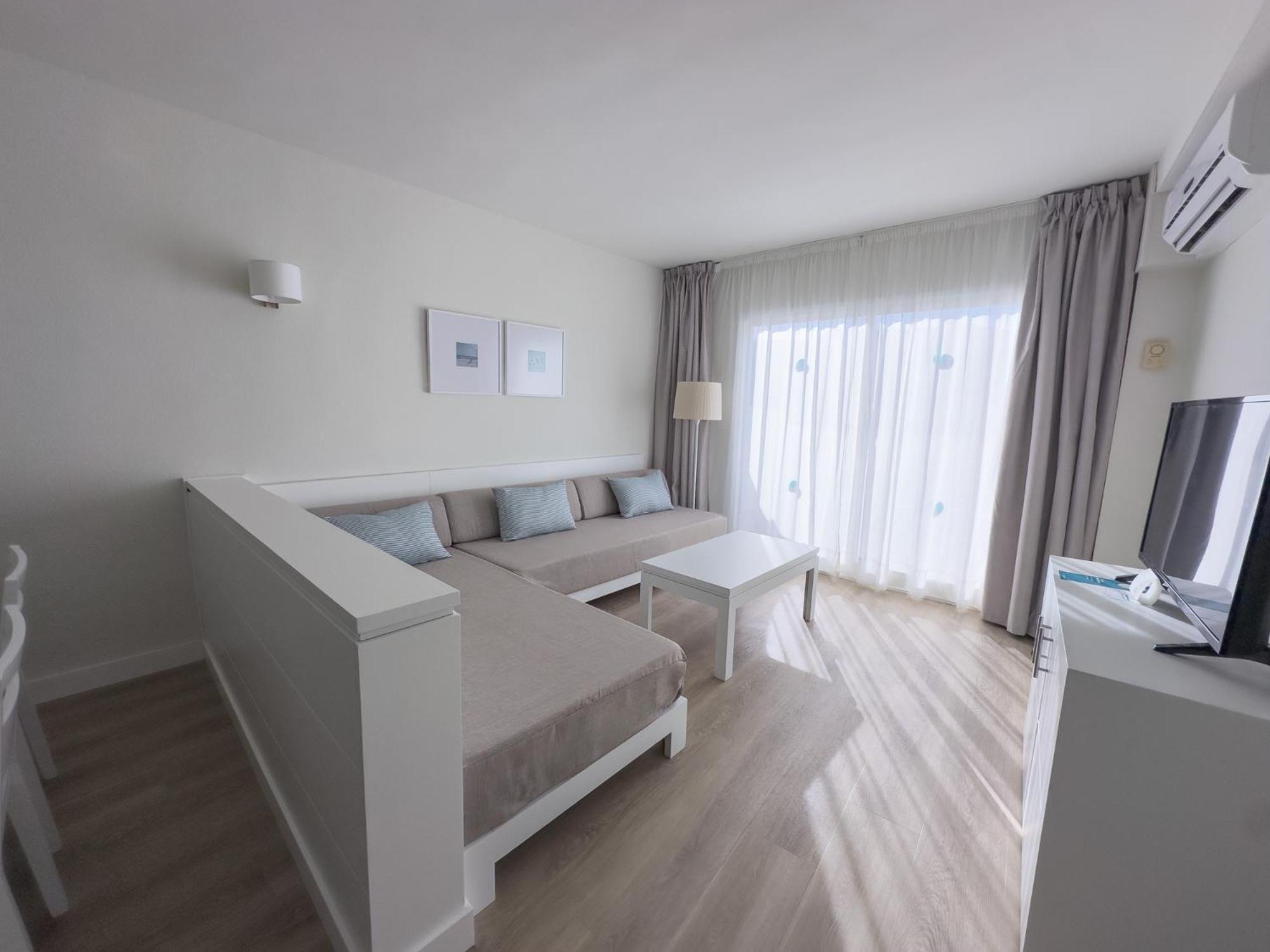 Bluesea Club Martha'S Aparthotel Cala d'Or  Bagian luar foto