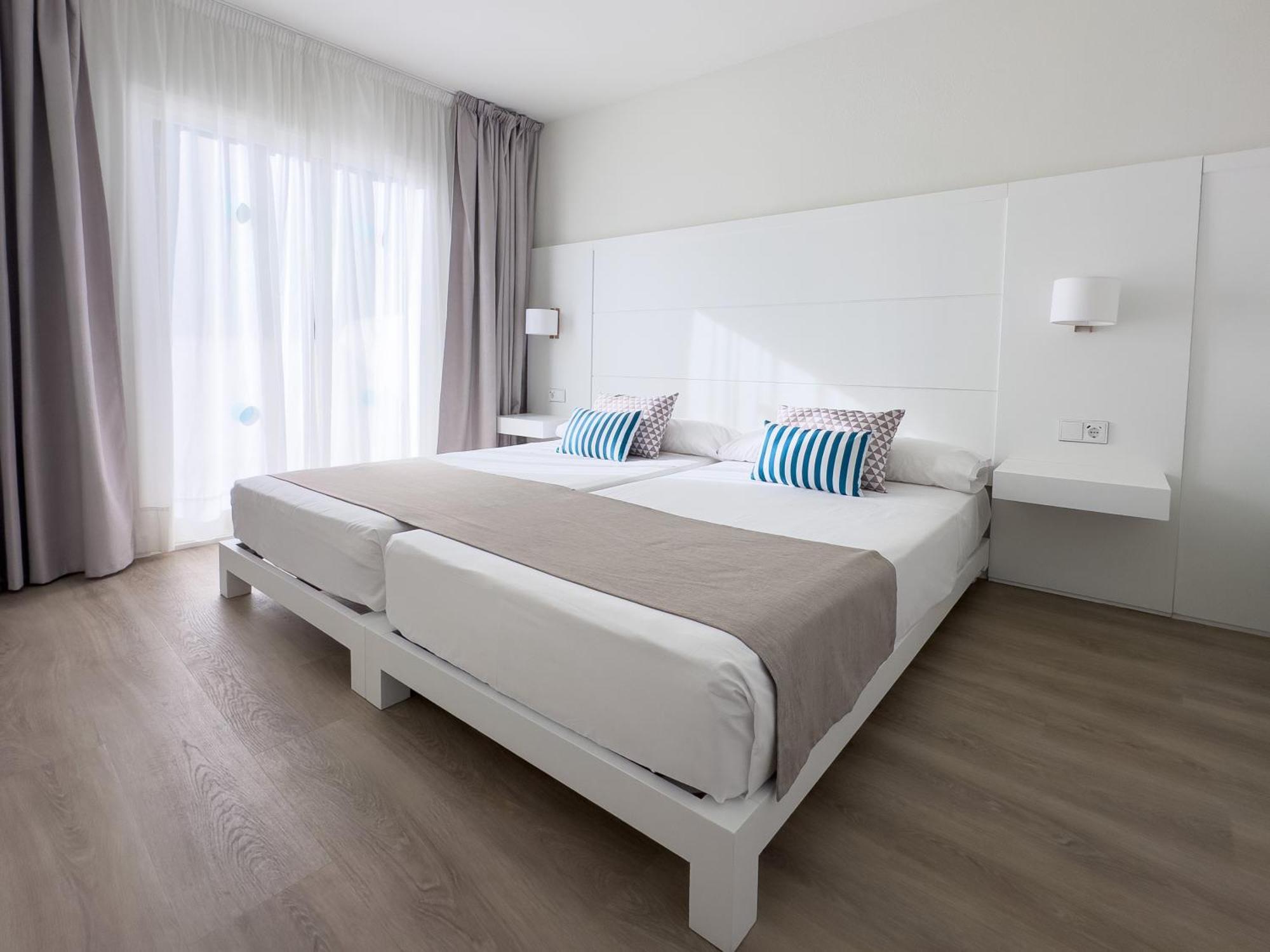 Bluesea Club Martha'S Aparthotel Cala d'Or  Bagian luar foto